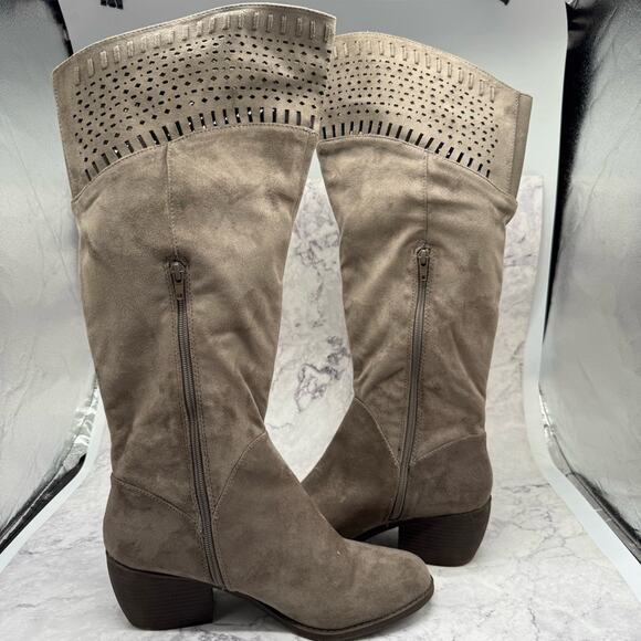 Francesca's, Tan Over the Knee Boots with Faux Suede and Chunky Heel. Size 10. - Picture 4 of 7